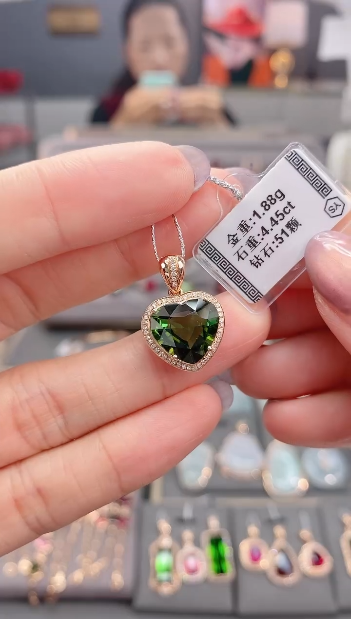 颈饰18K金镶嵌碧玺4.45