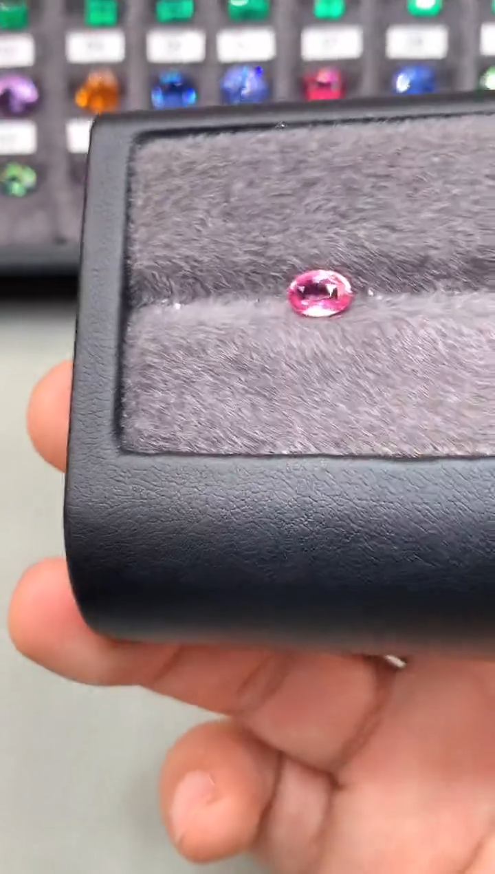 【闪购商品】定制尖晶石裸石未镶嵌椭圆 粉色调尖晶石 1.02ct