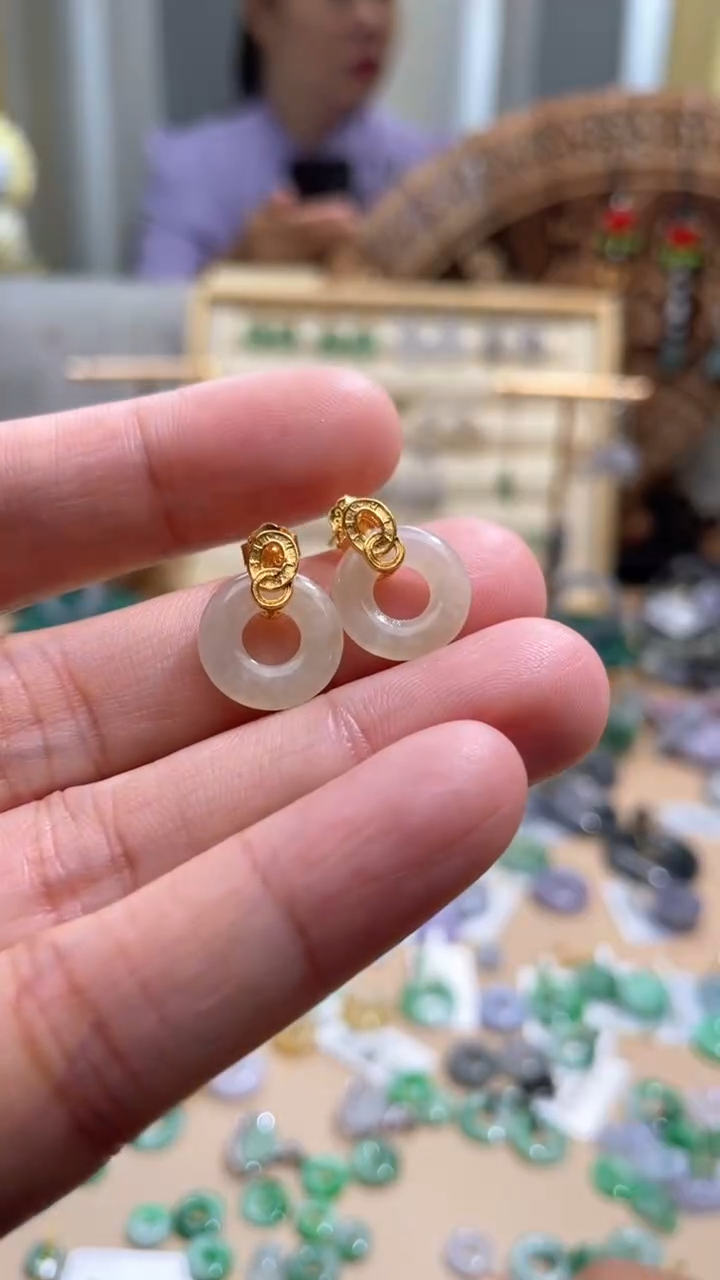 【闪购商品】翡翠颈饰未镶嵌甜甜圈一对