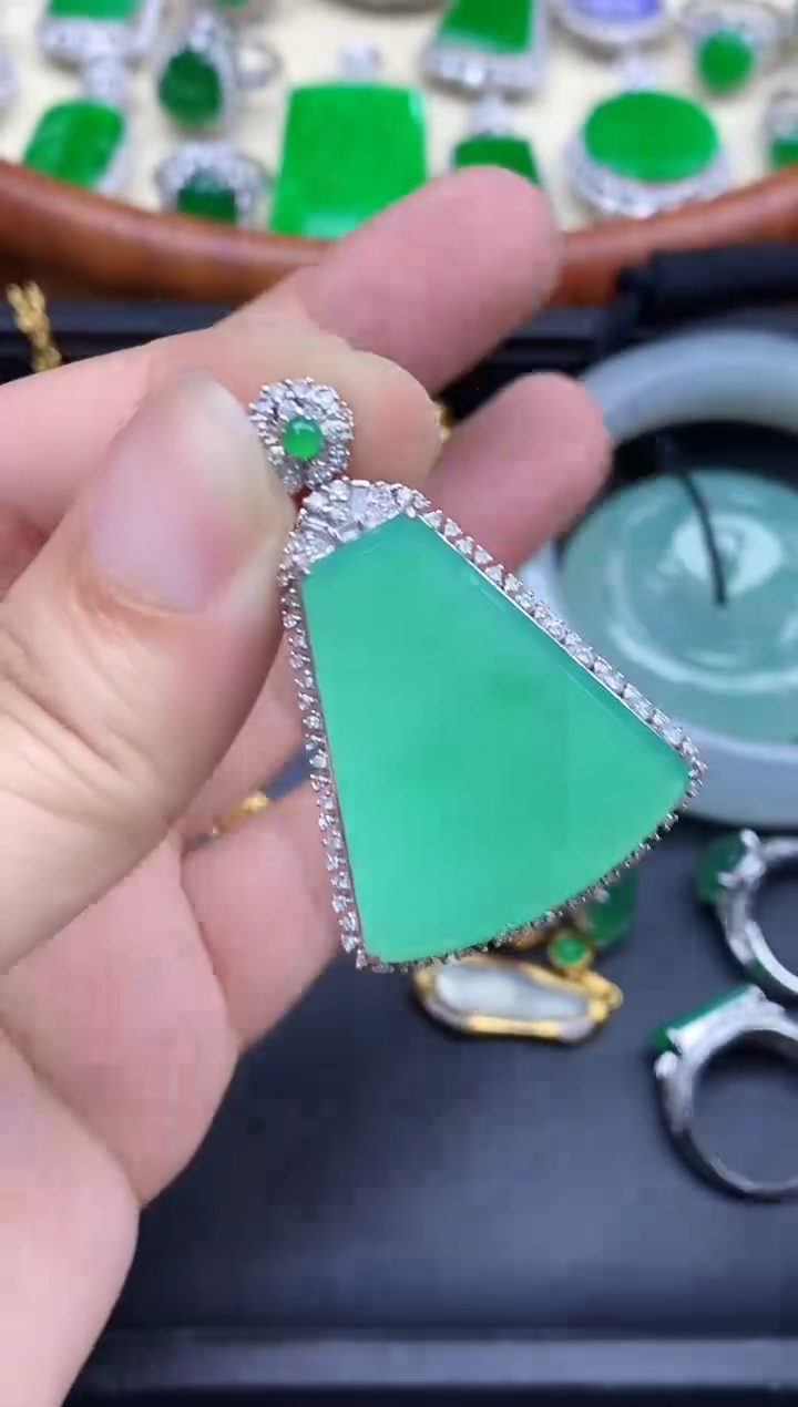 颈饰18K金镶嵌翡翠538-中国好珍宝
