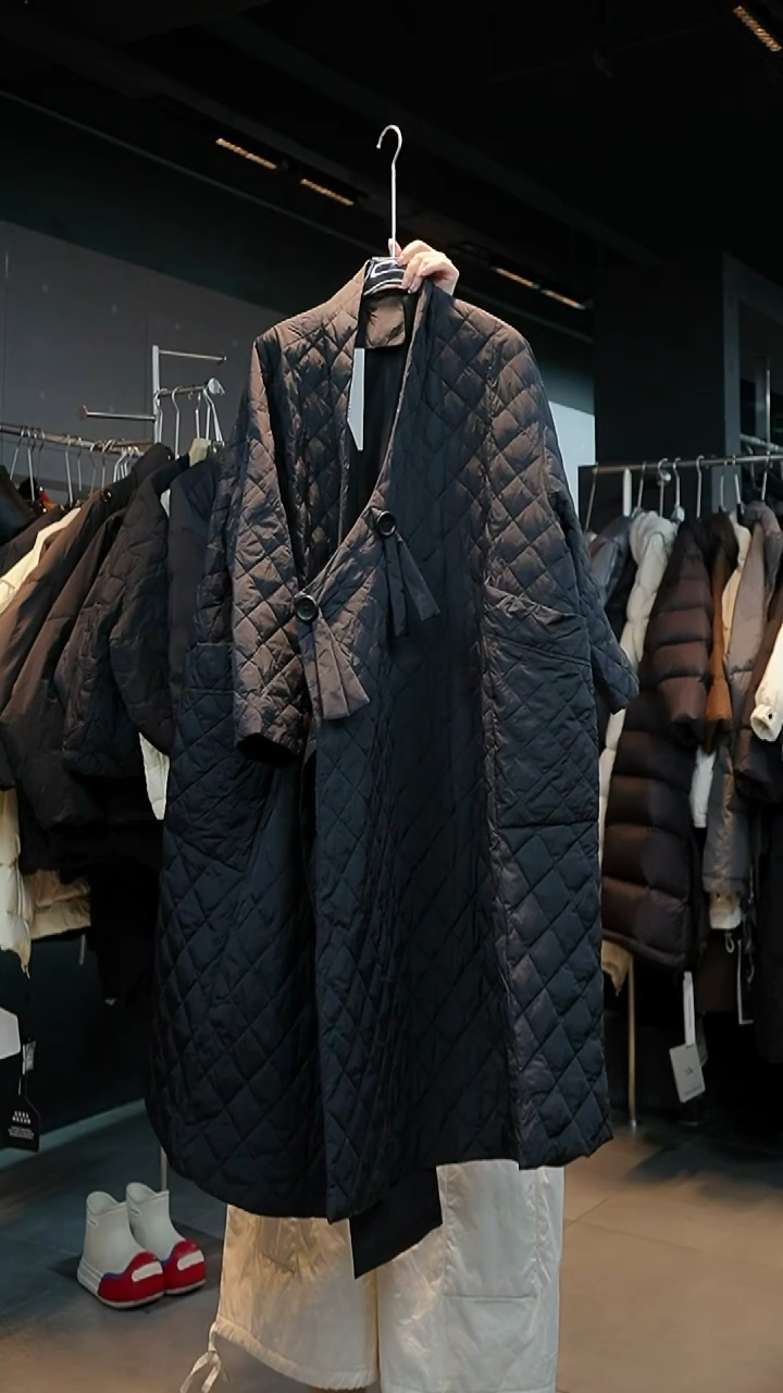 黑色羽绒外套黑色羽绒外套