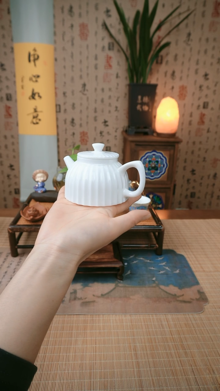 【闪购商品】羊脂玉德钟条纹壶拍一发三