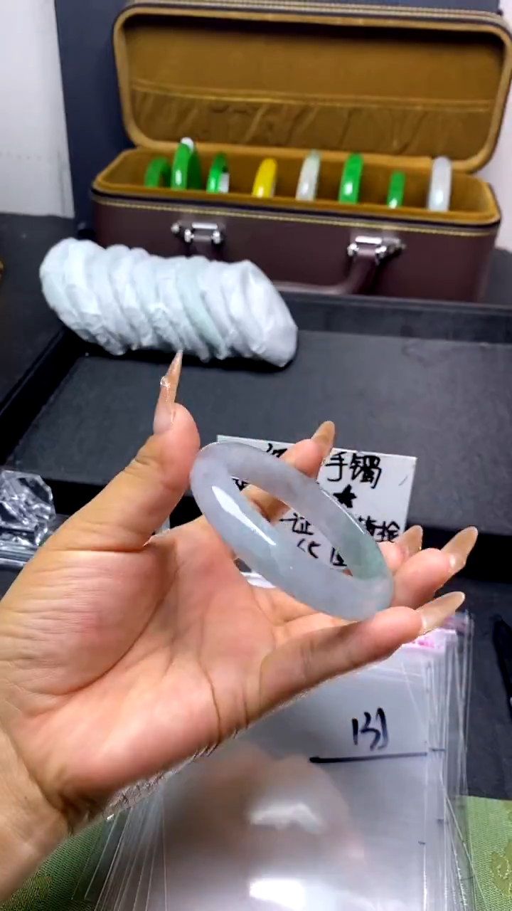 时尚女款缅料手镯131