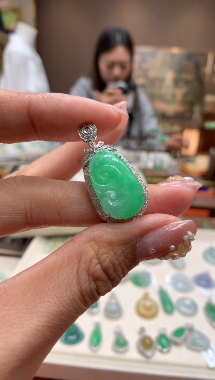 【闪购商品】翡翠颈饰18K金镶嵌如意