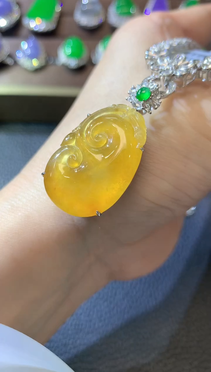 【闪购商品】翡翠吊坠(不含链)18K金镶嵌C59翡翠