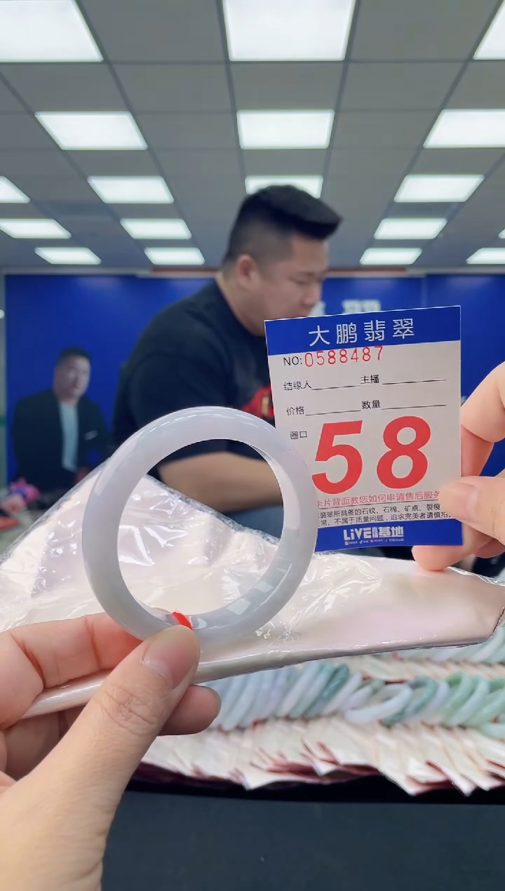 未镶嵌手镯翡翠多样性发其一