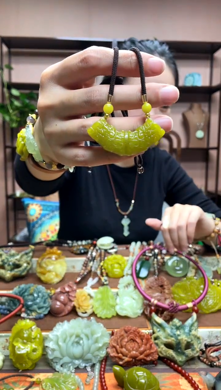 未镶嵌岫玉吊坠多样性发货发其中之一