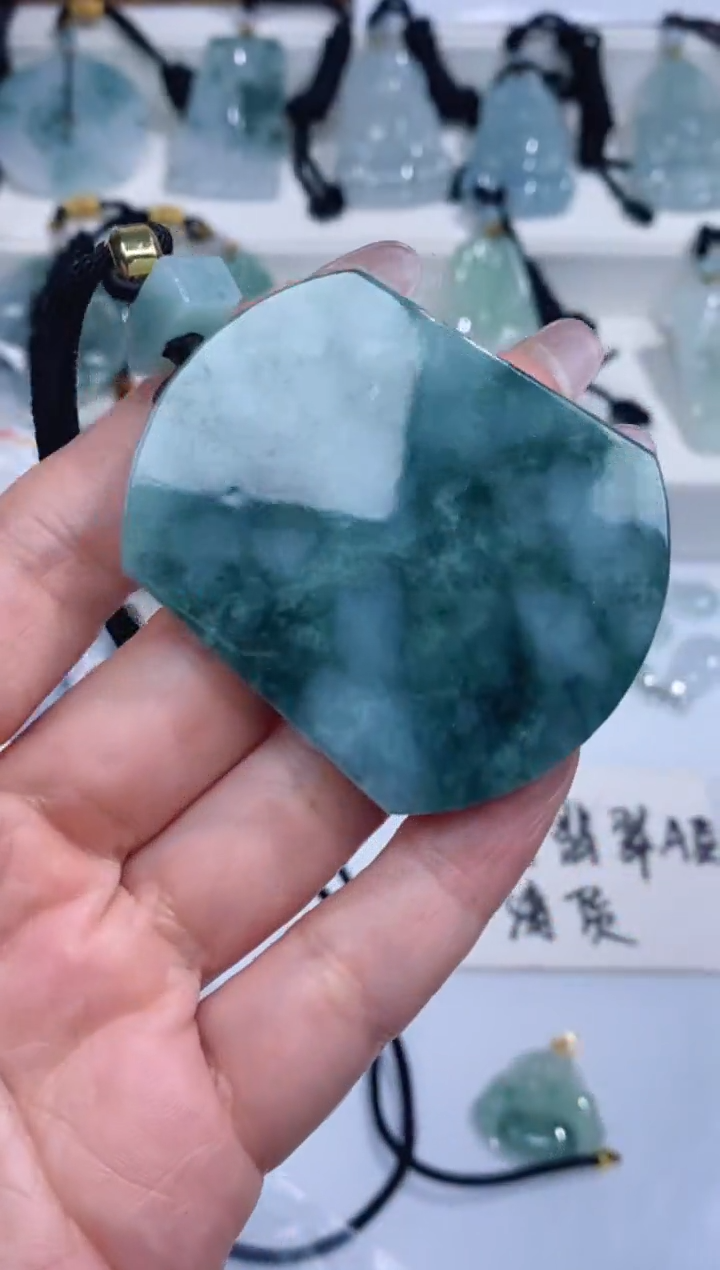 颈饰未镶嵌翡翠吊坠