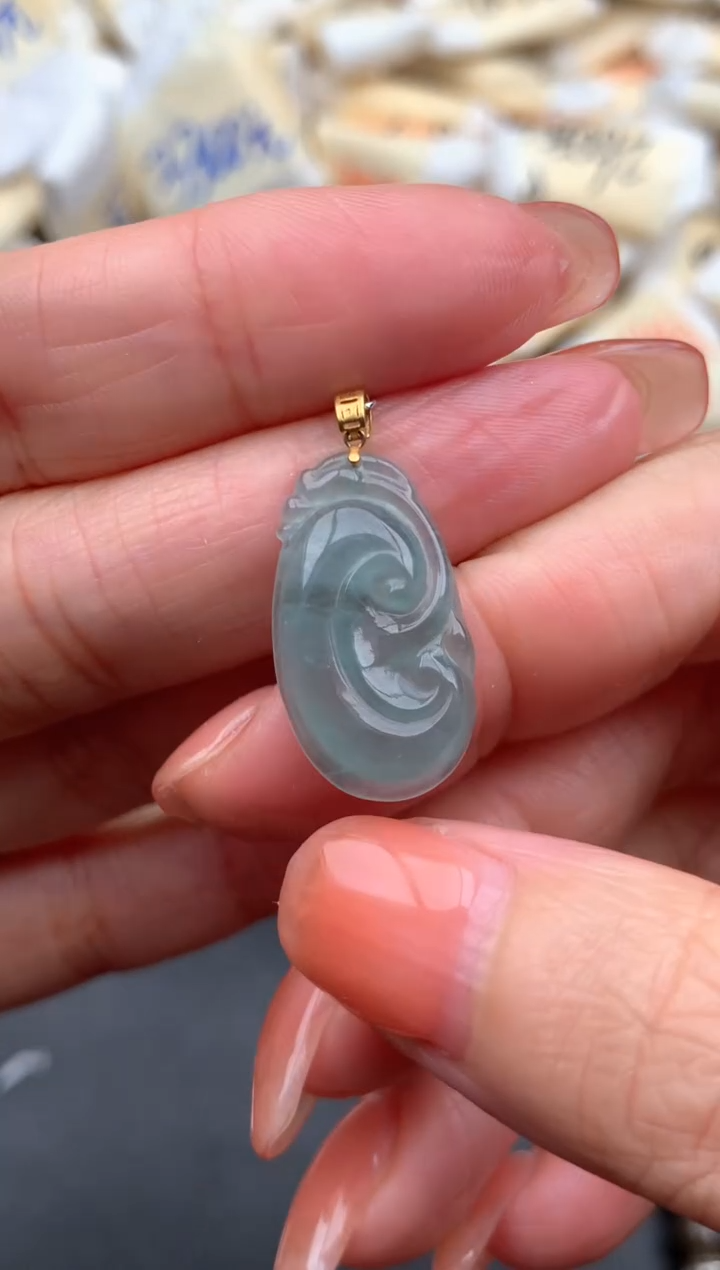 18K金镶嵌挂件翡翠1