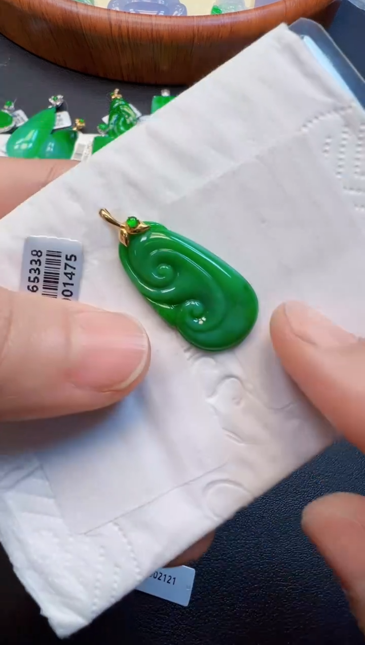 【闪购商品】翡翠吊坠(不含链)18K金镶嵌吊坠