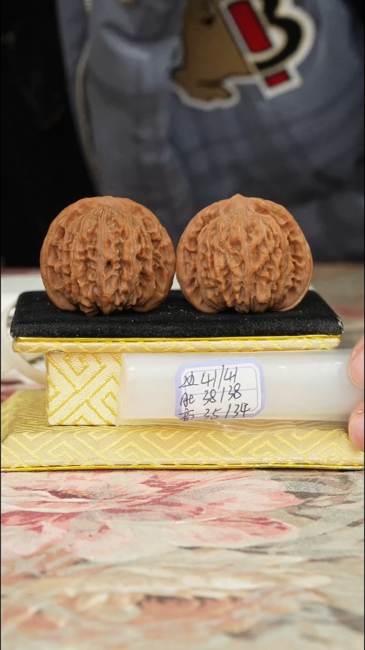 【闪购商品】文玩核桃把件一代楼