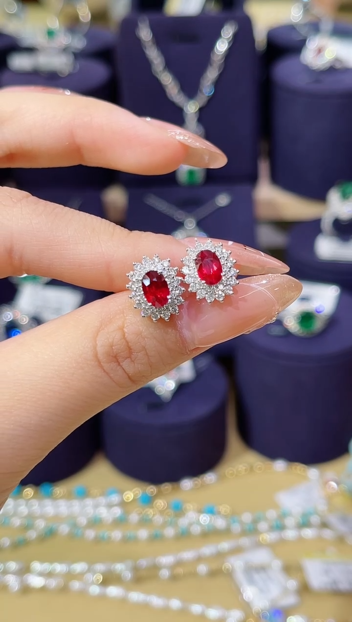 【闪购商品】红宝石耳钉18K金镶嵌红宝石耳钉