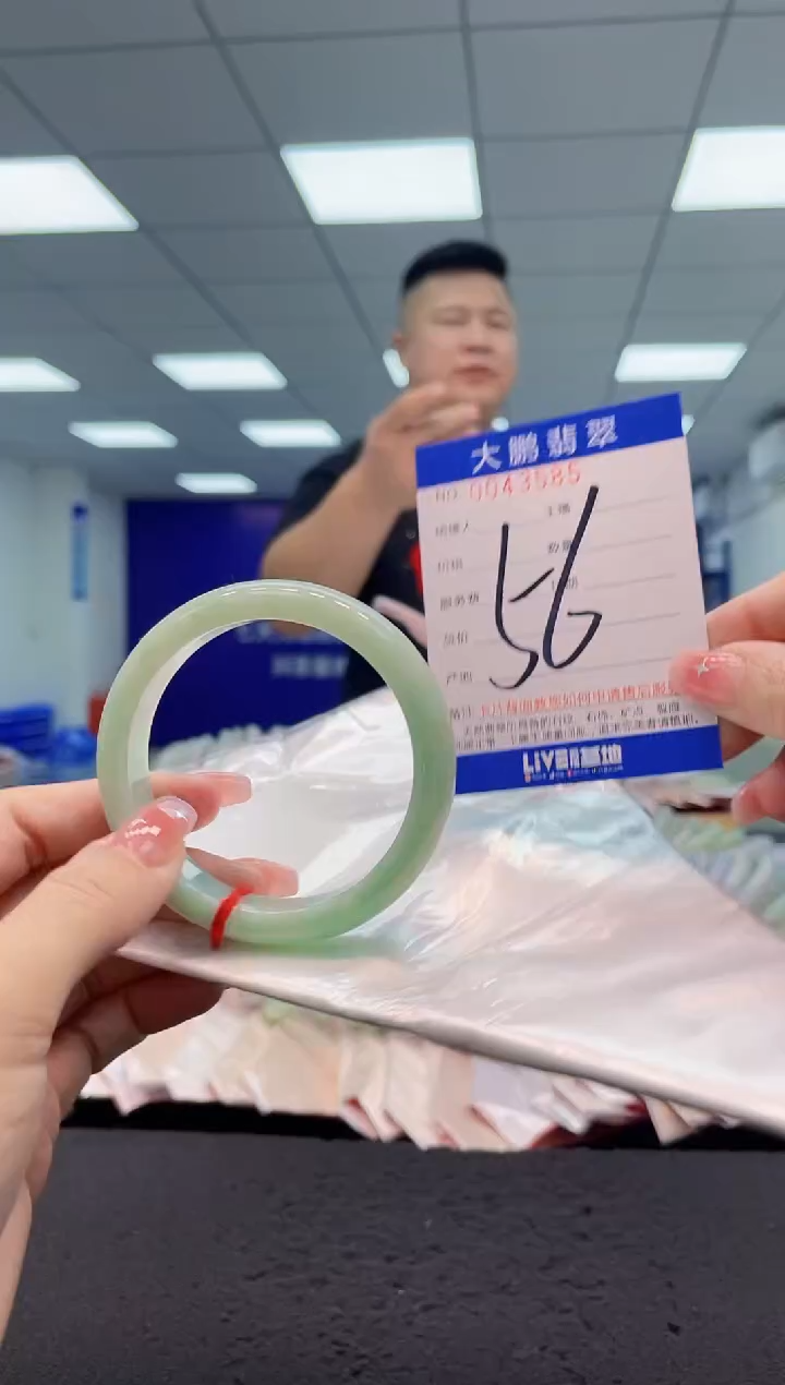 【闪购商品】翡翠手镯未镶嵌AAAAAAAAAA