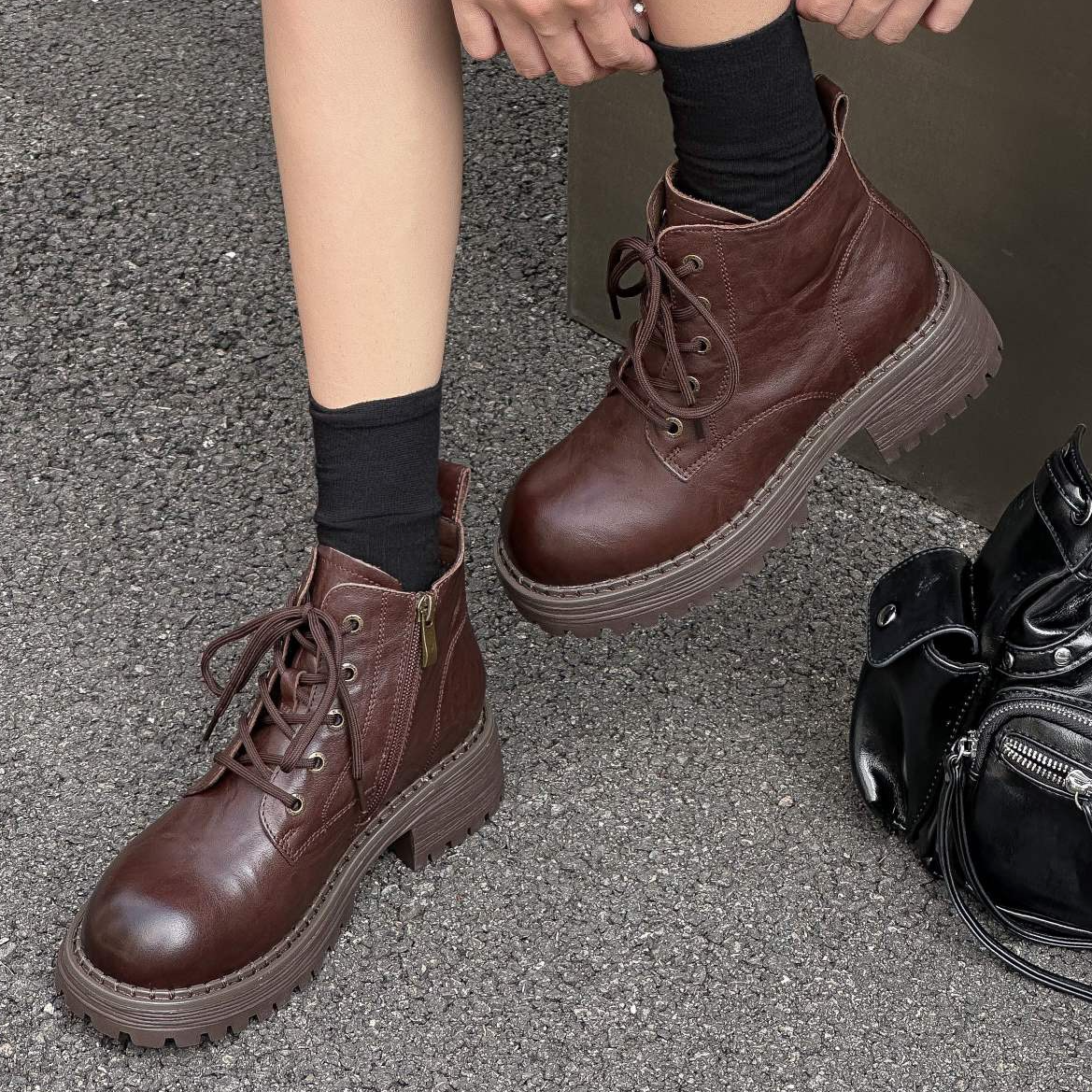 新款牛皮马丁靴393931棕色