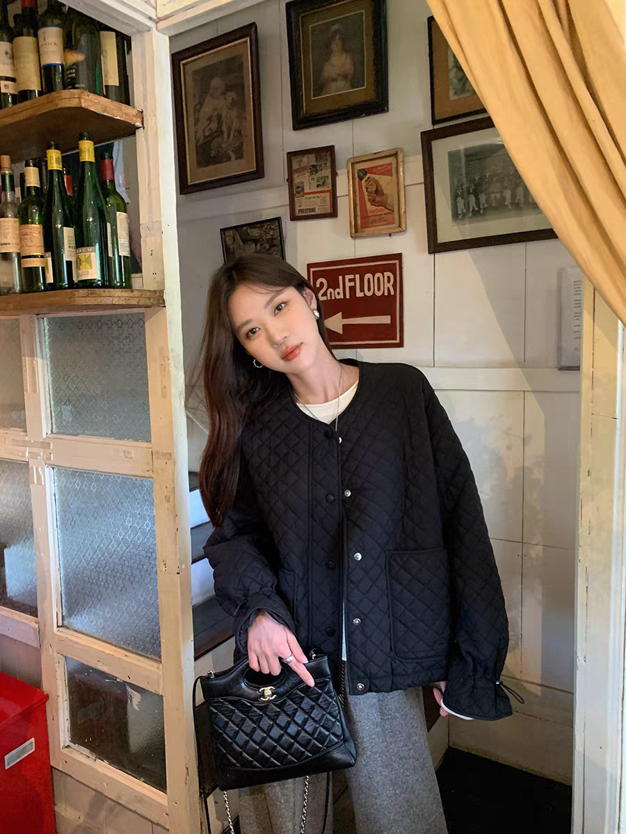 2025年新款时尚圆领白鹅绒小众韩版网红菱形格短款羽绒服