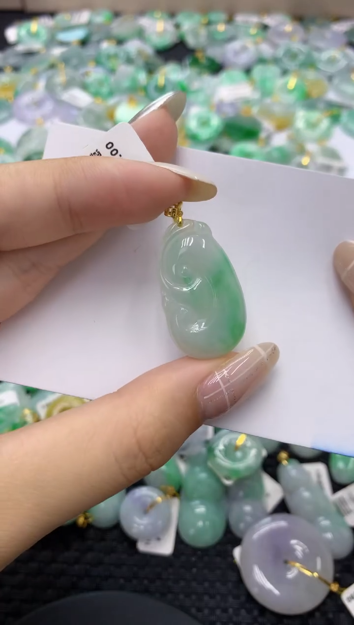 翡翠18K金镶嵌颈饰天然缅甸翡翠A货