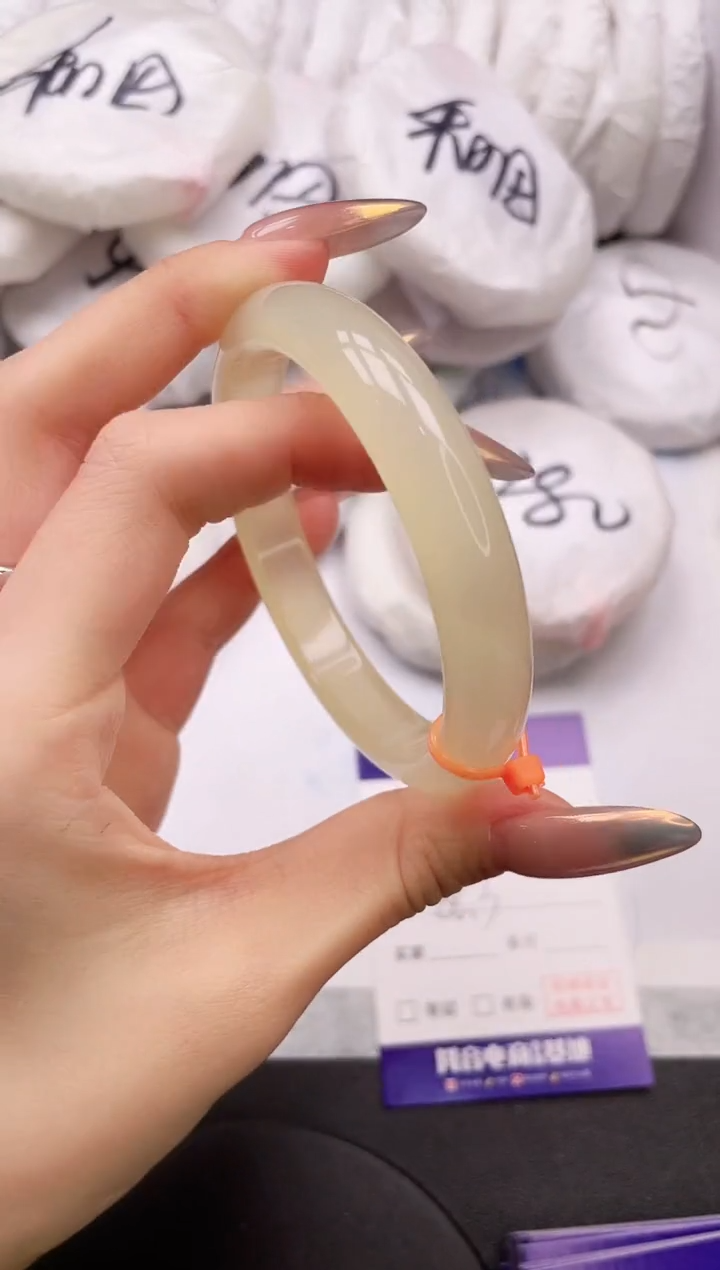 【闪购商品】石英质玉手镯未镶嵌23K240-58