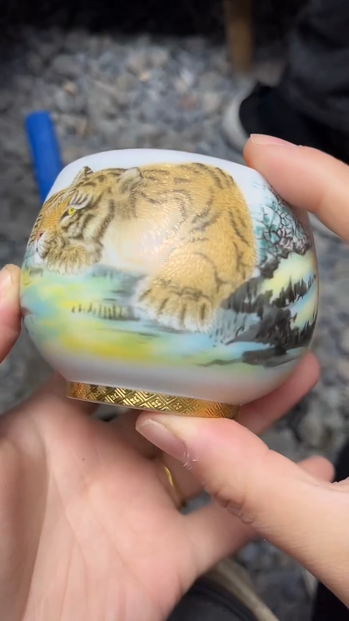 【闪购商品】杯卧虎白瓷磨砂金杯