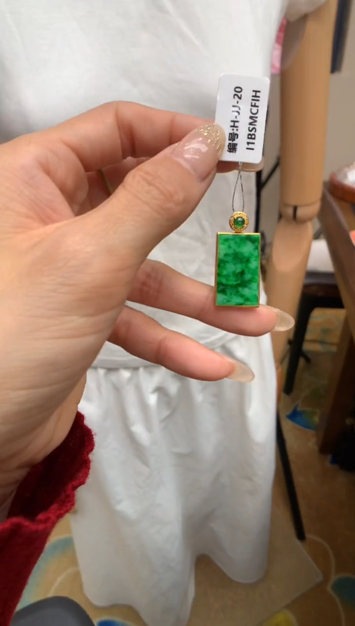 【闪购商品】翡翠颈饰18K金镶嵌无事牌