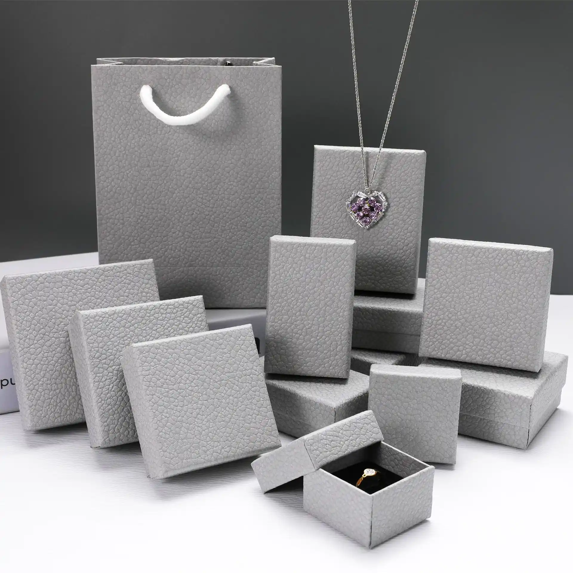 合金手链 时尚轻奢高级小裙子红项链