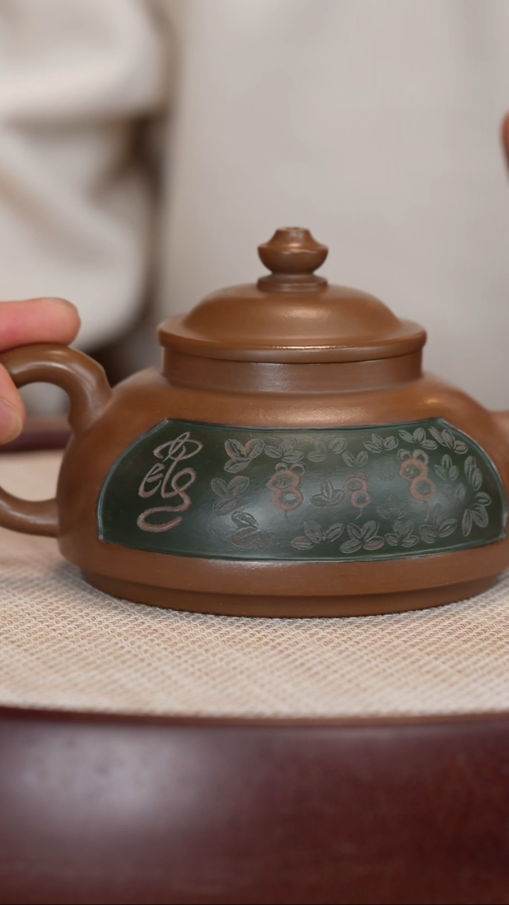 【闪购商品】紫砂茶壶象牙雪砂段笠帽+十二生肖烫金杯