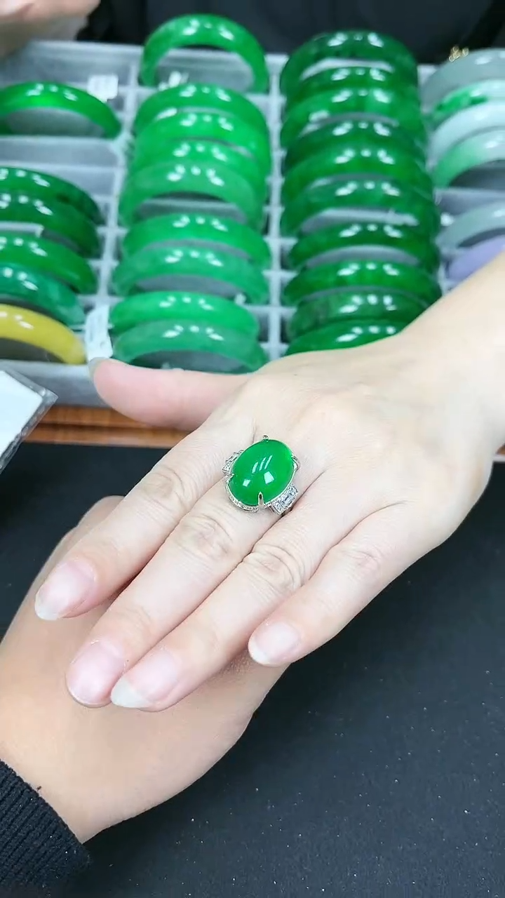 【闪购商品】砖雕s33 正阳绿鸽子蛋戒指