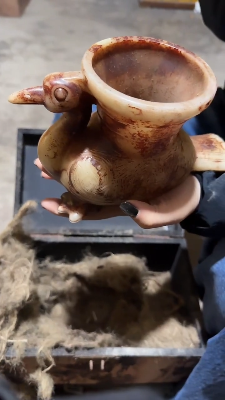 木         王  鸟壶