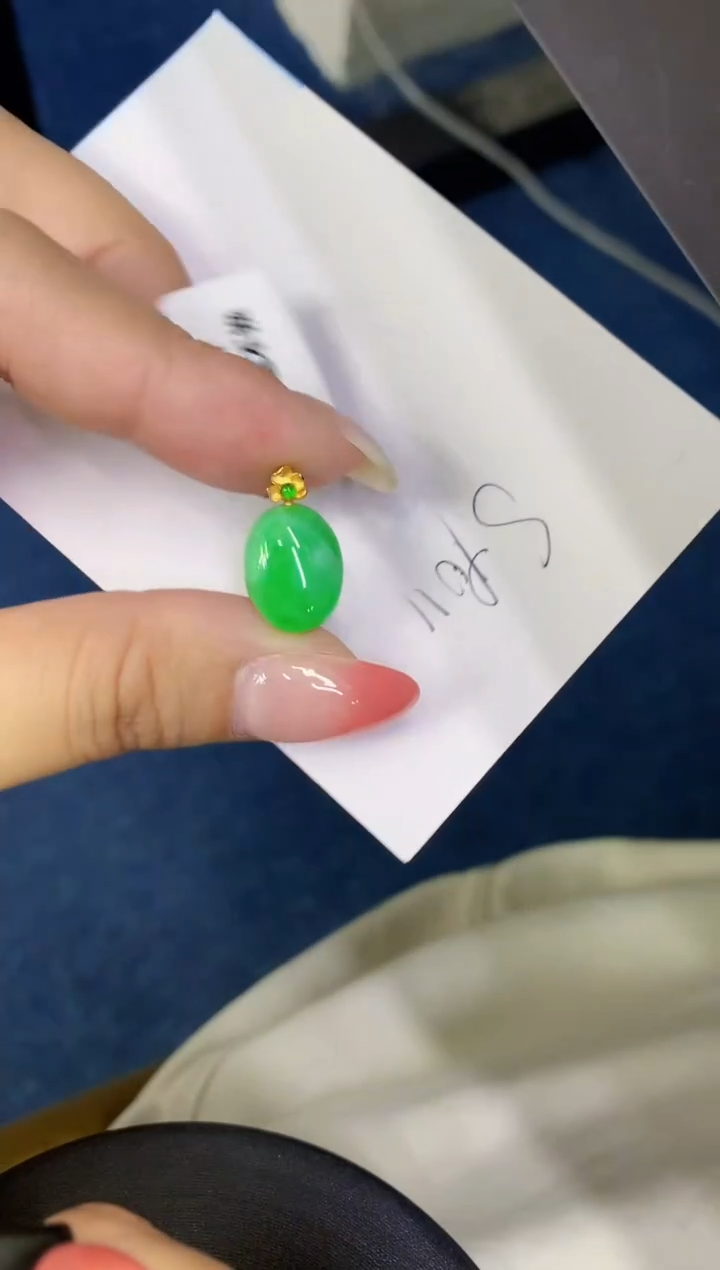翡翠18K金镶嵌颈饰缅甸天然翡翠A货