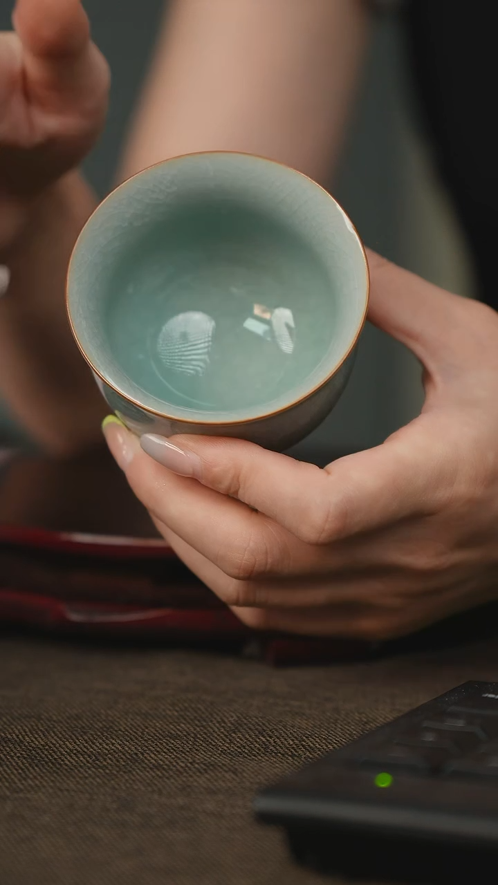 微瑕 问天杯带底款 鱼鳞冰花纹 礼盒装