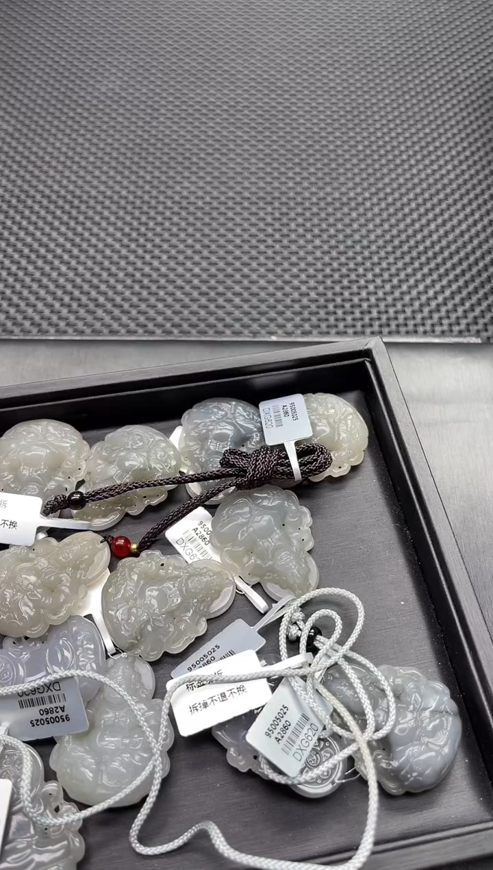 颈饰未镶嵌和田玉多样性发1件