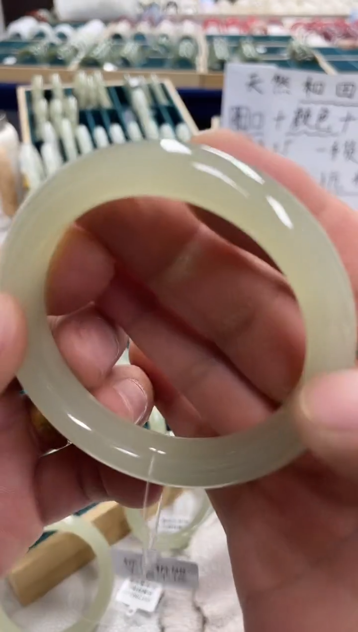 未镶嵌手镯和田玉草****࿐和田玉手镯327000G