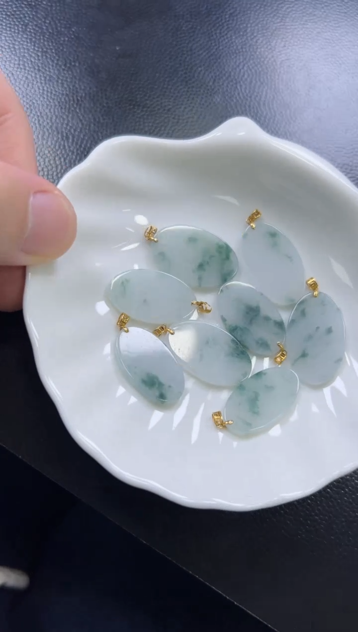 颈饰18K金镶嵌翡翠多样性发一件/1