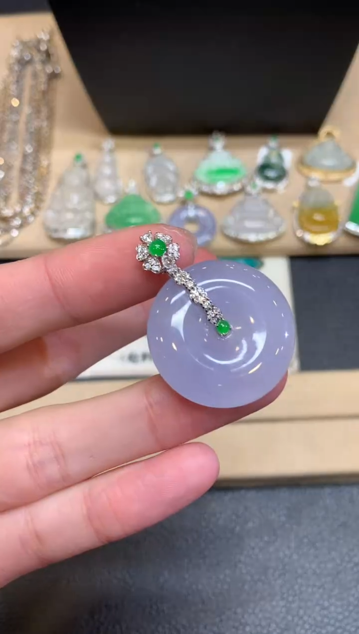 【闪购商品】翡翠颈饰18K金镶嵌平安扣【无服务费】