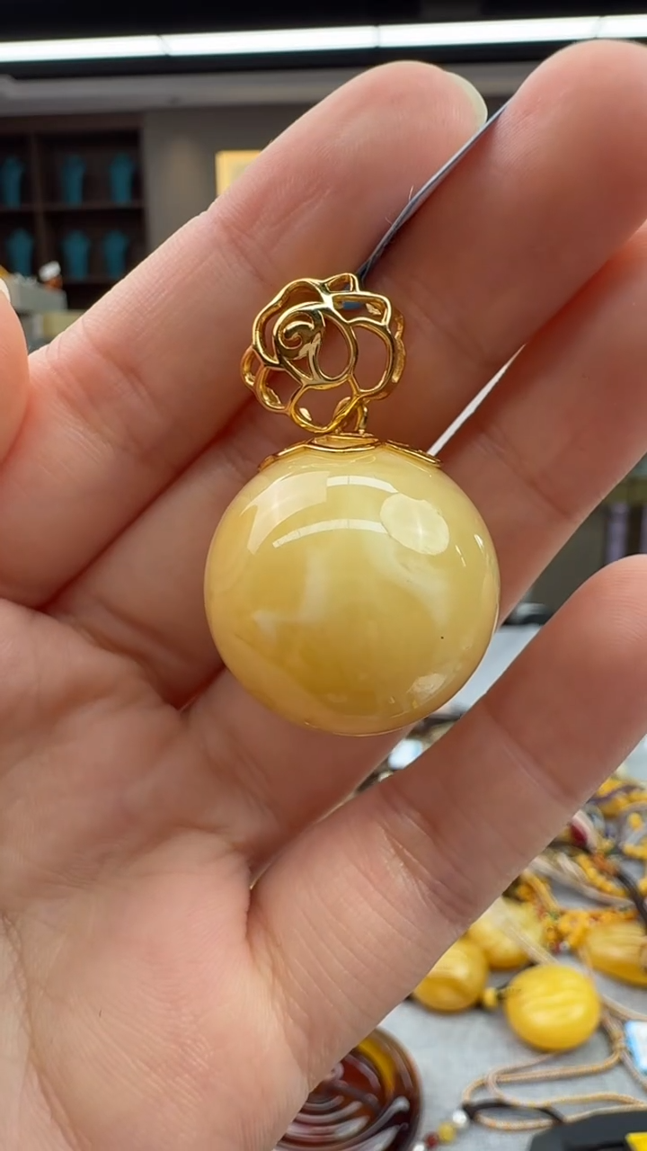 琥珀颈饰未镶嵌406秒拍号 假一罚三