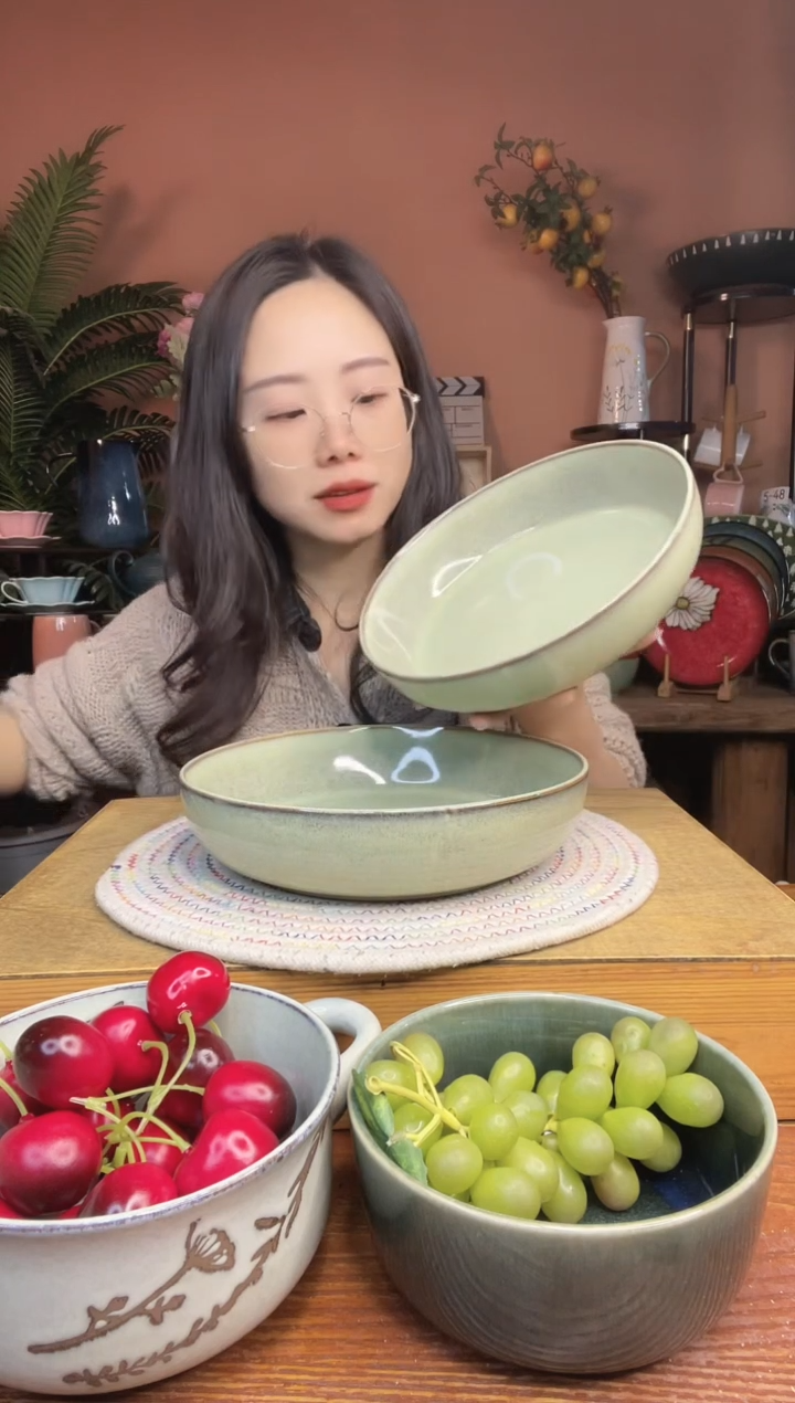 陶瓷8.8英寸复古绿色深盘 2件 微瑕疵