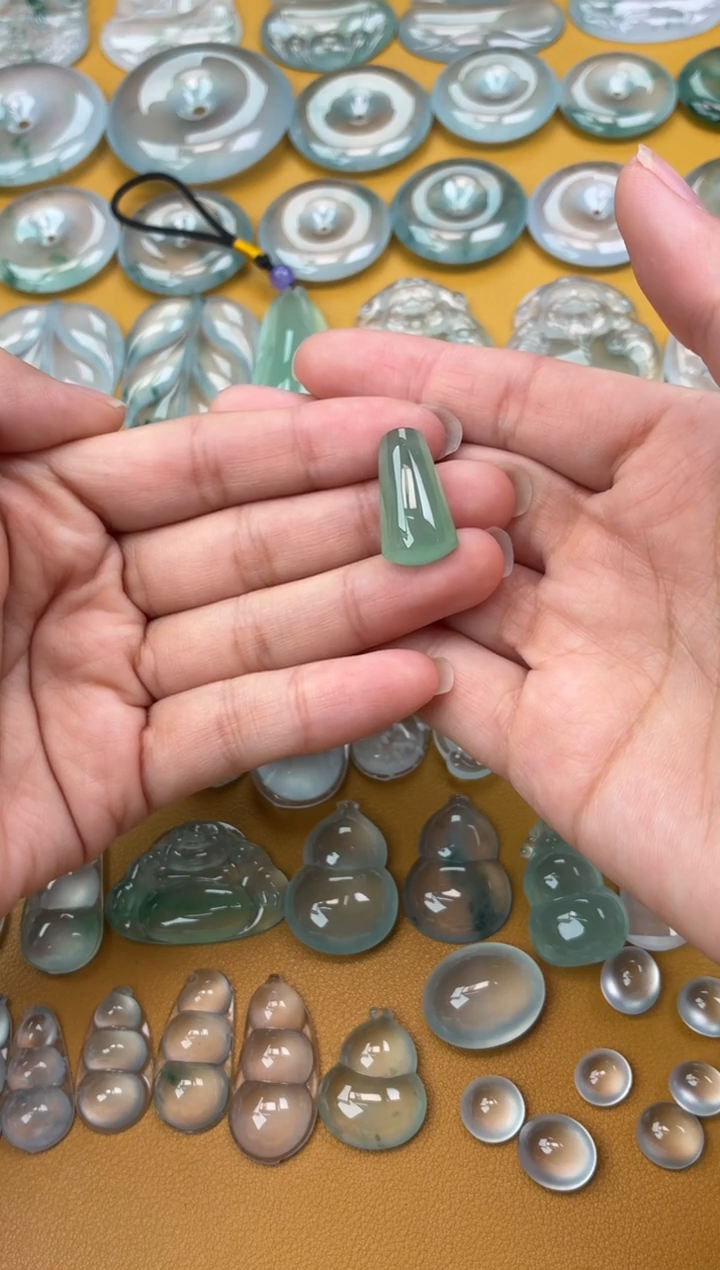 吊坠(不含链)未镶嵌翡翠18 柱子 22.1 12 7.5