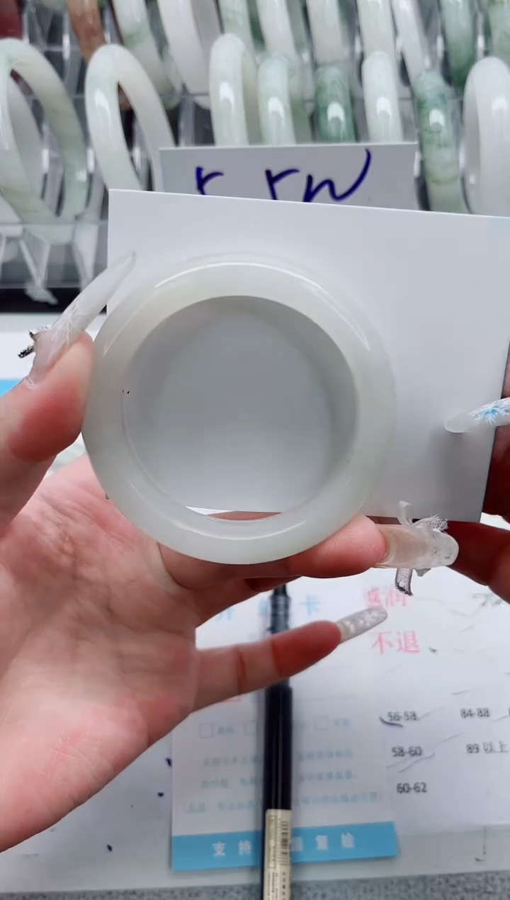 【闪购商品】石英质玉手镯未镶嵌A221-52