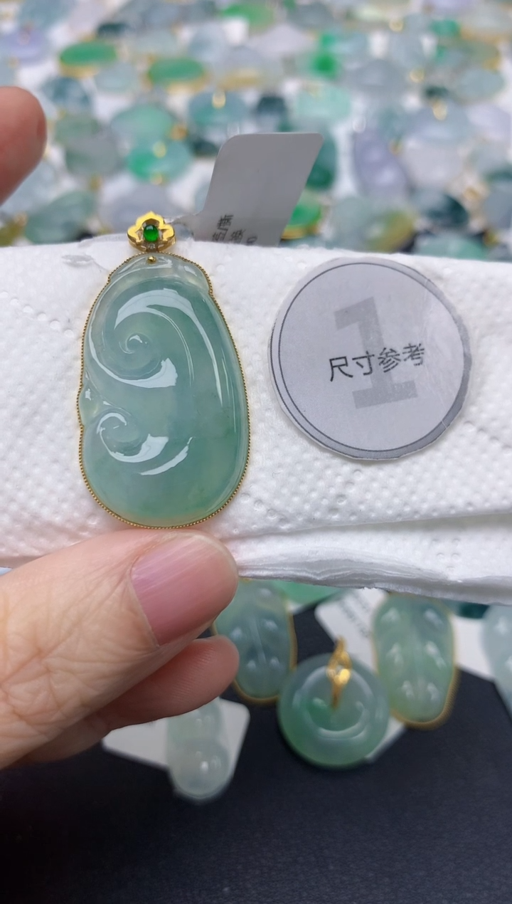颈饰18K金镶嵌翡翠天然缅甸A货翡翠