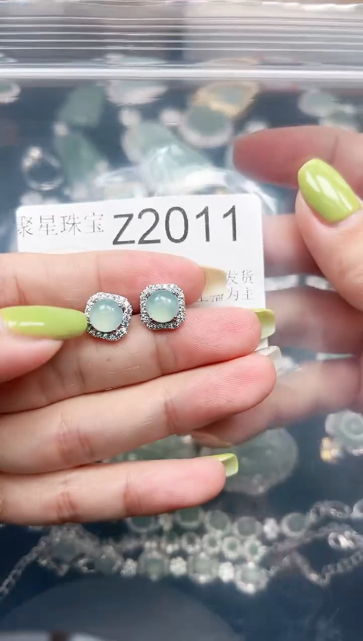 【闪购商品】翡翠颈饰未镶嵌2011赠皮绳