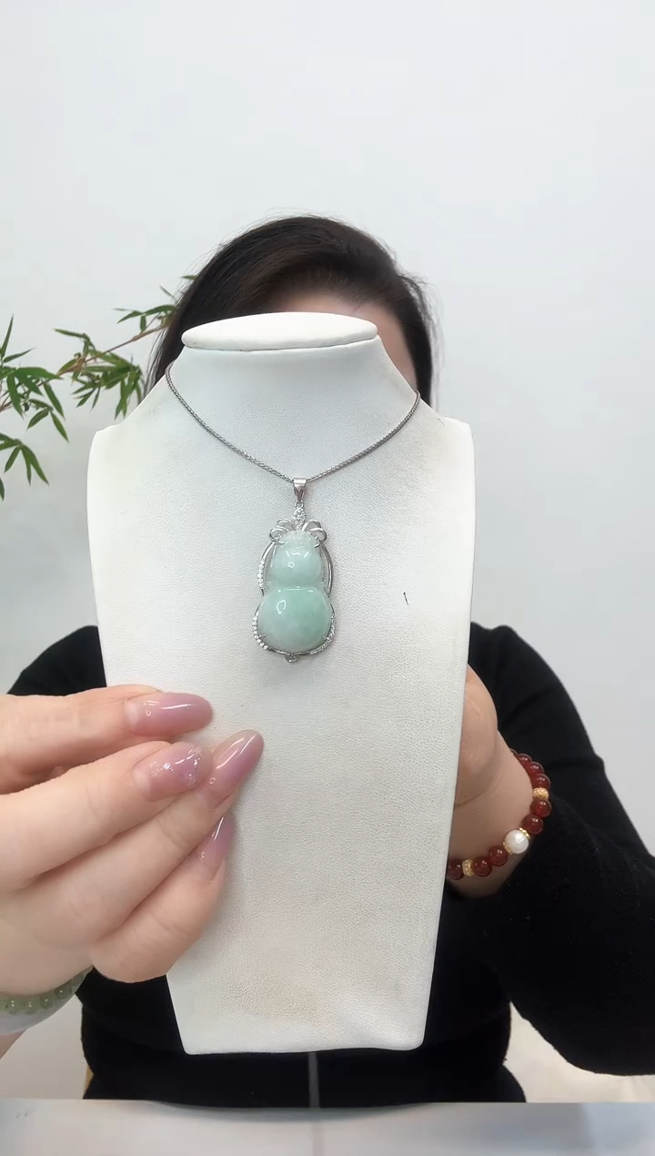 【闪购商品】翡翠吊坠(赠链)银S925镶嵌葫芦