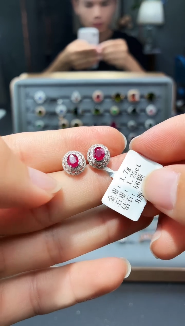 18K金镶嵌耳饰红宝石1.25.