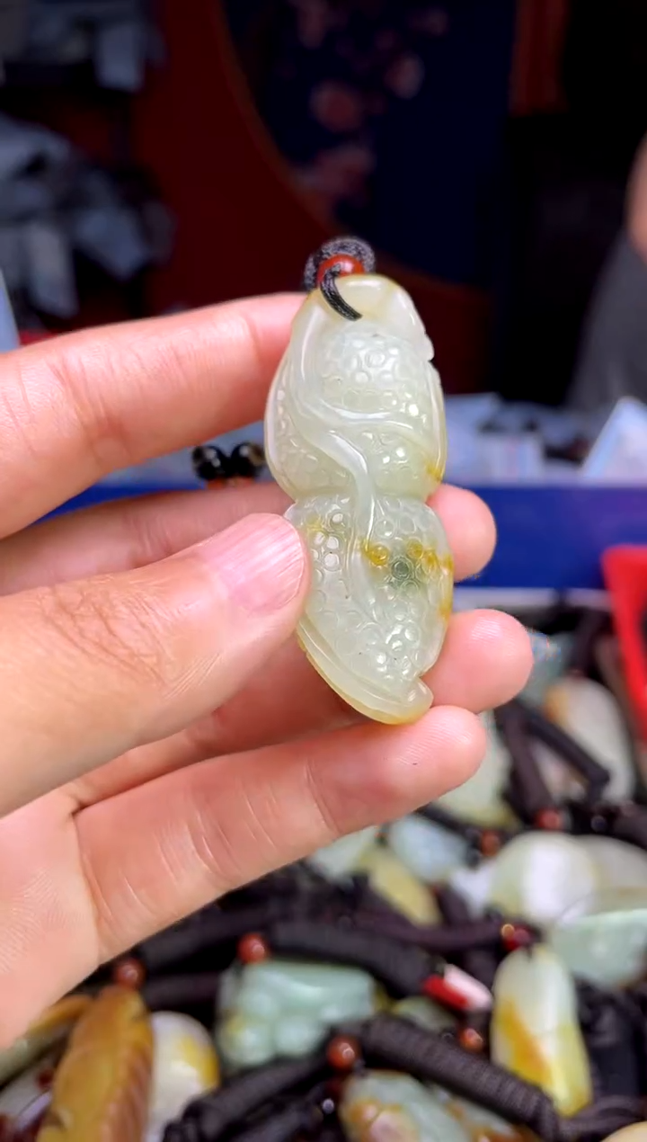 和田玉未镶嵌颈饰1