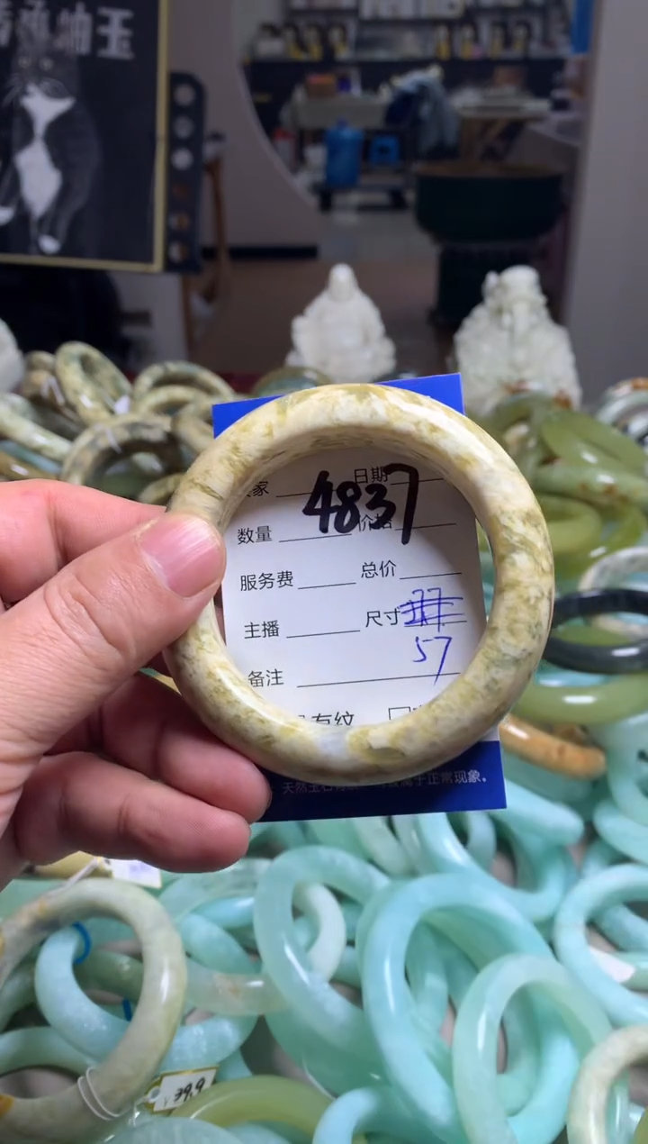 【闪购商品】蛇纹石玉手镯未镶嵌4837