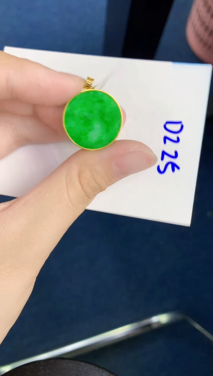 翡翠18K金镶嵌颈饰天然翡翠緬甸A貨