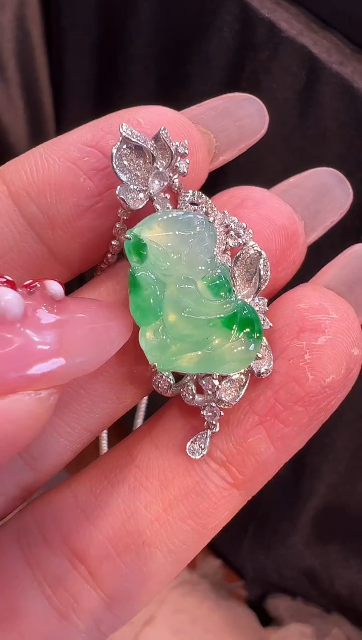 【闪购商品】翡翠颈饰18K金镶嵌吊坠