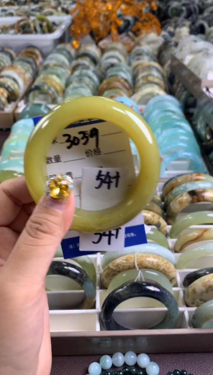 【闪购商品】蛇纹石玉手镯未镶嵌3039