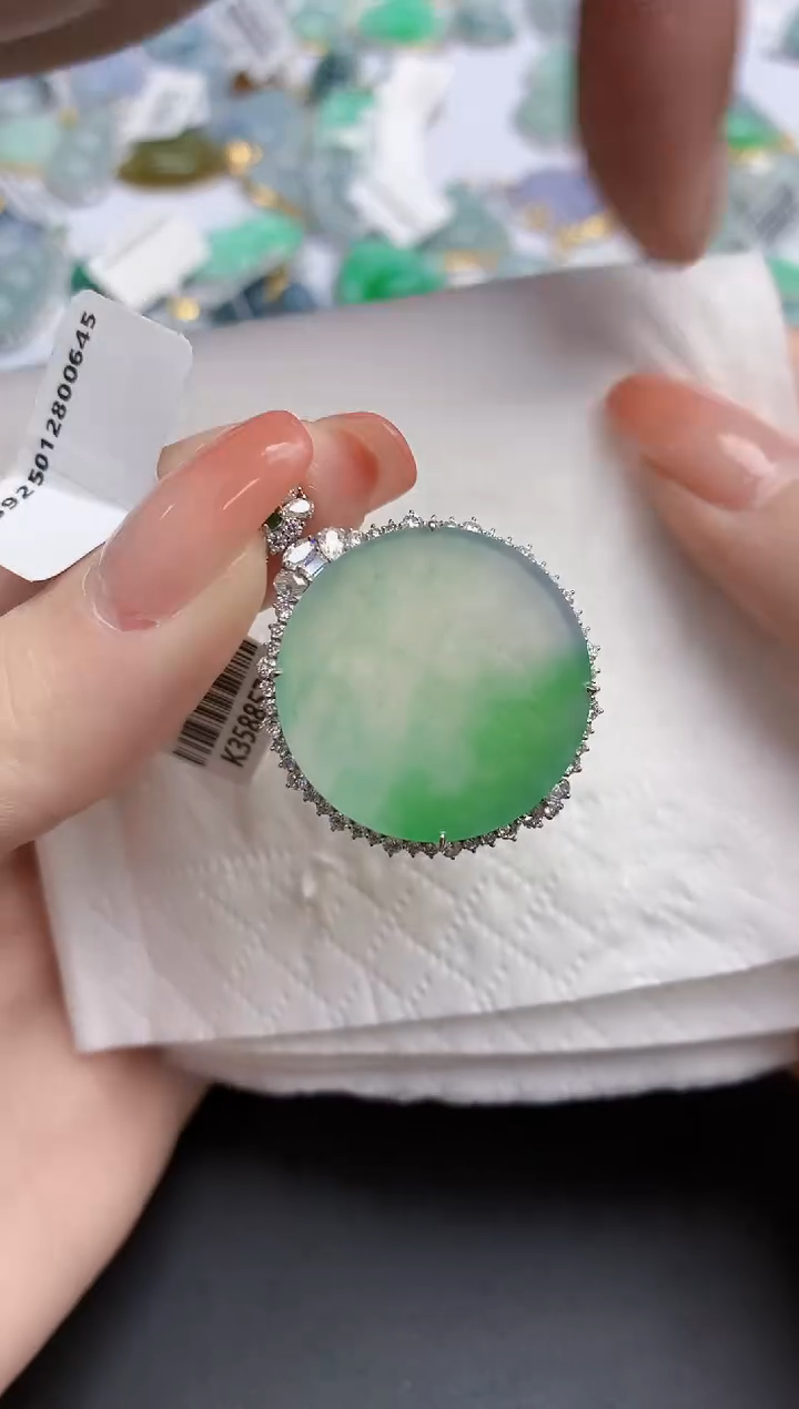 【闪购商品】翡翠颈饰18K金镶嵌天然缅甸翡翠A货