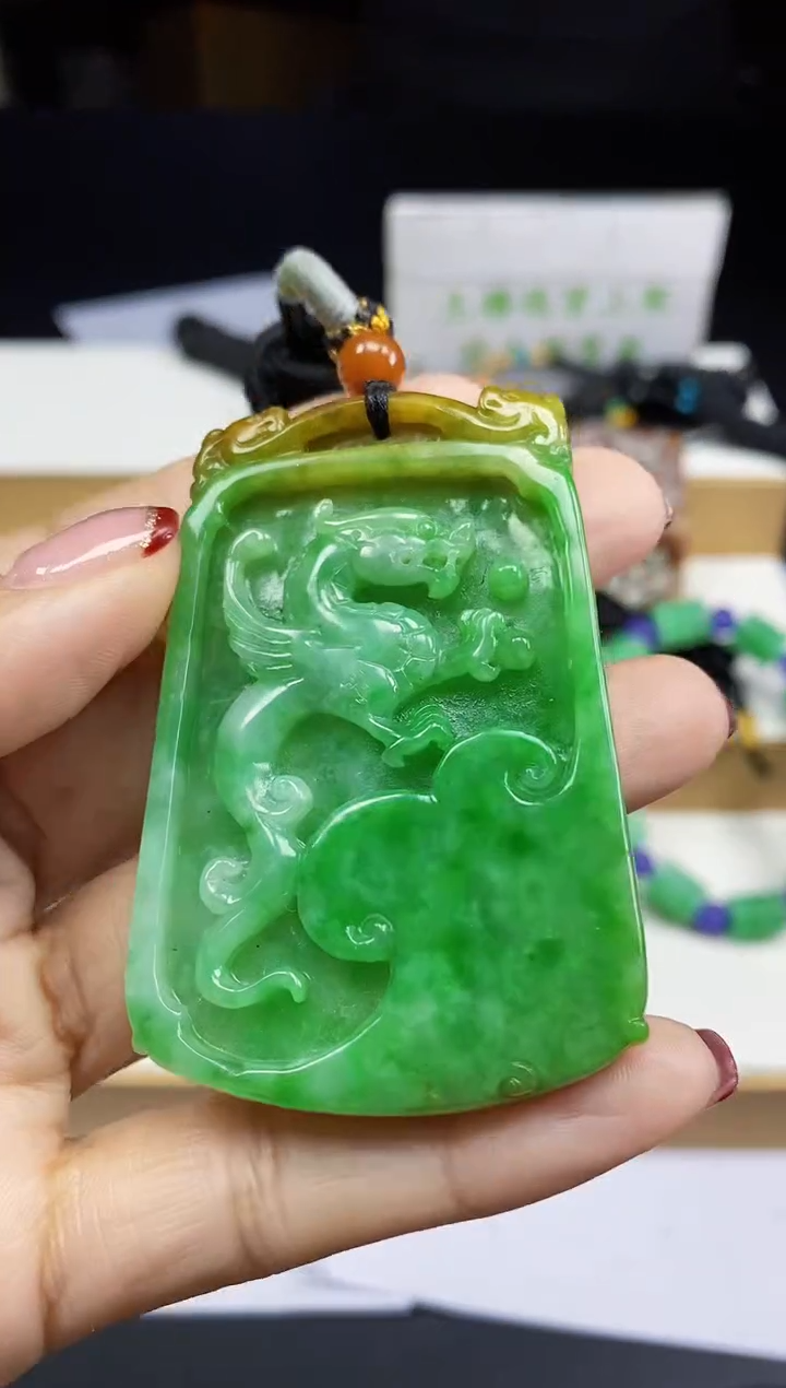 【闪购商品】翡翠颈饰未镶嵌翡翠A货