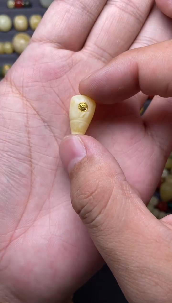 【闪购商品】蜜蜡珠宝奇石足金镶嵌对孔10mm