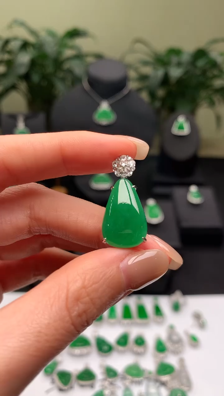 【闪购商品】翡翠颈饰18K金镶嵌水滴